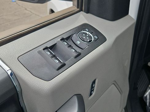 Used 2017 Ford F150 XLT w/ Equipment Group 301A Mid RWD image 12