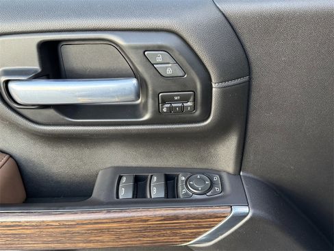 Used 2021 Chevrolet Silverado 1500 High Country w/ Technology Package image 19