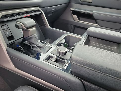 Used 2024 Toyota Tundra Limited image 29