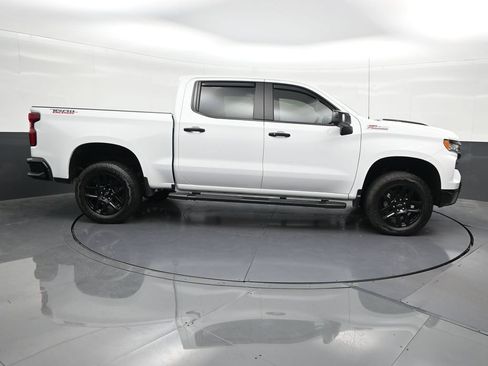 Used 2025 Chevrolet Silverado 1500 LT Trail Boss w/ LT Trail Boss Premium Package AWD/4WD image 7