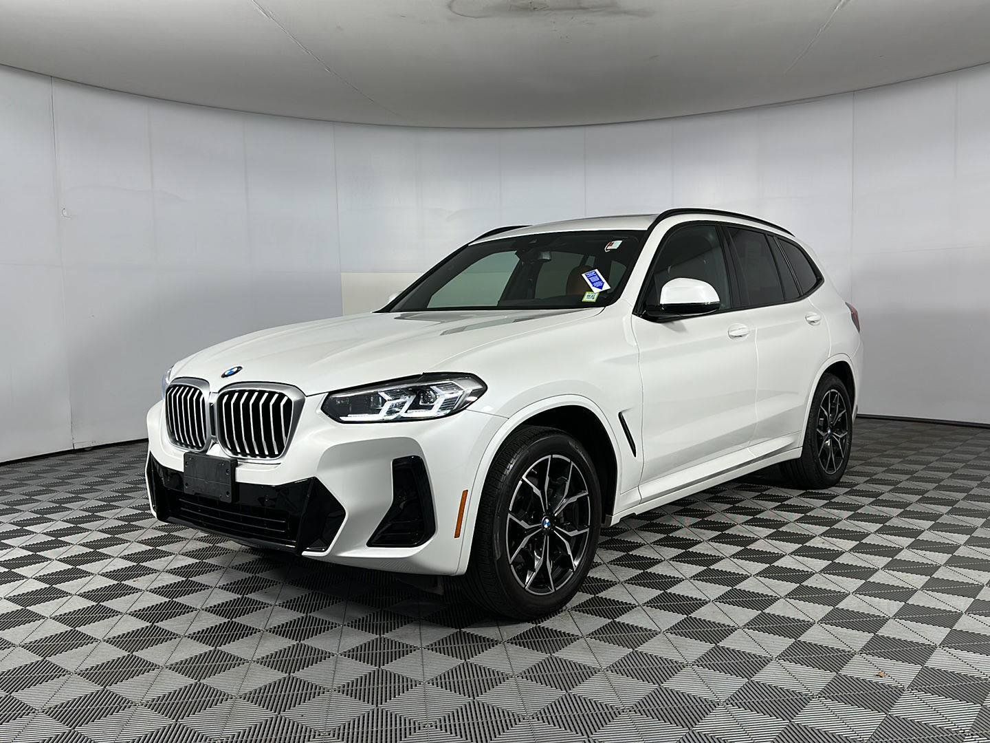 Used 2024 BMW X3 xDrive30i w/ Premium Package AWD/4WD image 3