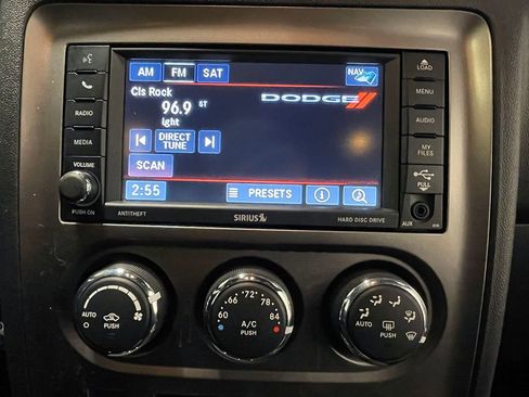 Used 2014 Dodge Challenger SXT image 60