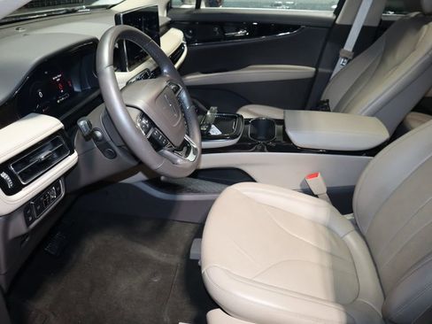 Used 2021 Lincoln Nautilus Reserve image 14