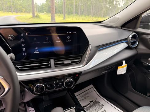 New 2026 Chevrolet Trax LT w/ Driver Confidence Package FWD image 17