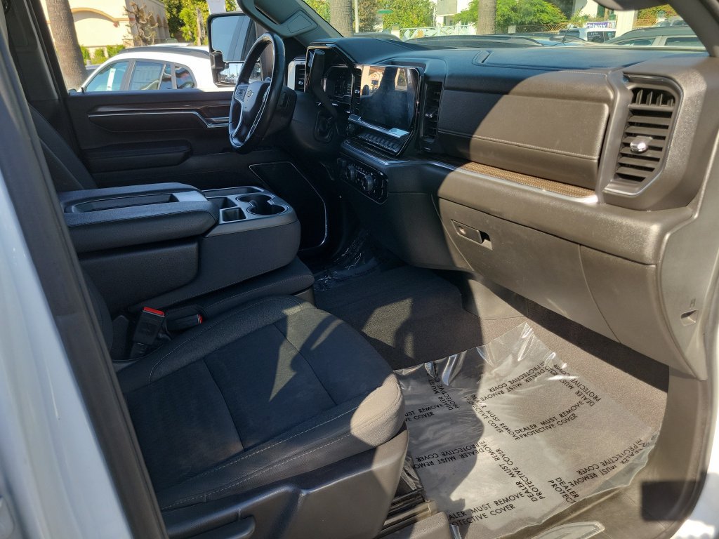 Used 2024 Chevrolet Silverado 2500 LT AWD/4WD image 15