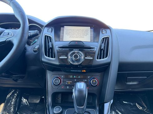 Used 2017 Ford Focus Titanium w/ Titanium Technology Package FWD image 12