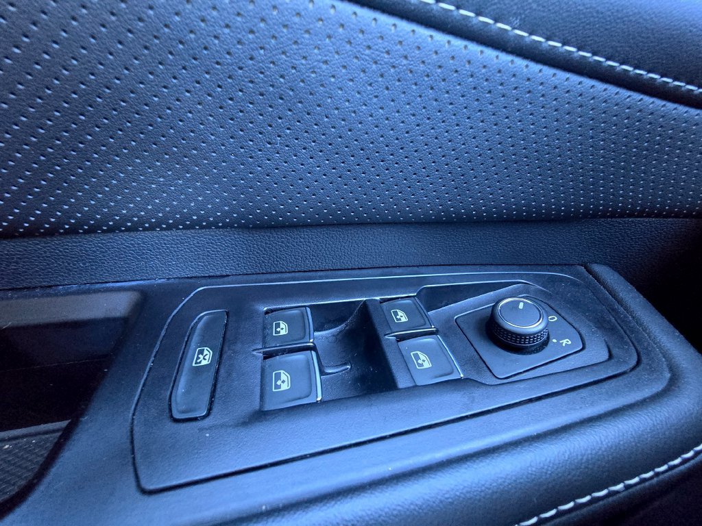 Used 2025 Volkswagen Atlas SE AWD/4WD image 23