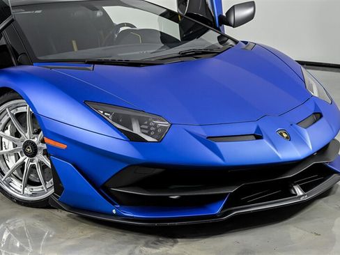 Used 2021 Lamborghini Aventador SVJ AWD/4WD image 2