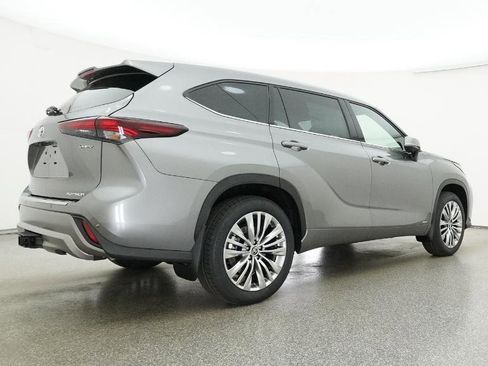New 2026 Toyota Highlander Platinum image 37