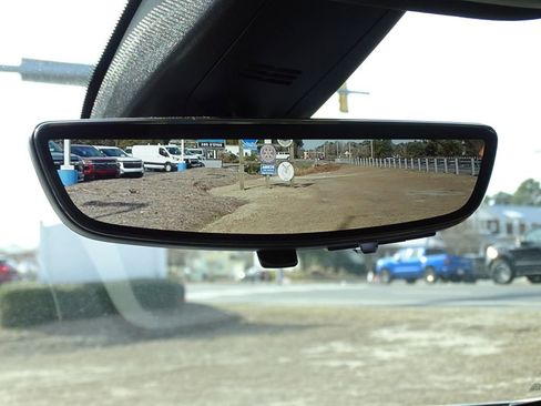 Used 2023 Chevrolet Traverse Premier image 40