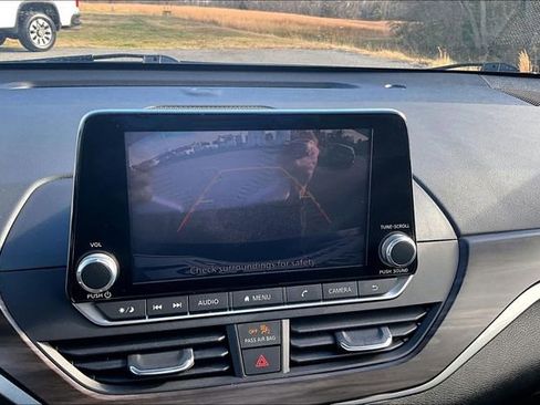 Used 2024 Nissan Altima 2.5 SV image 14