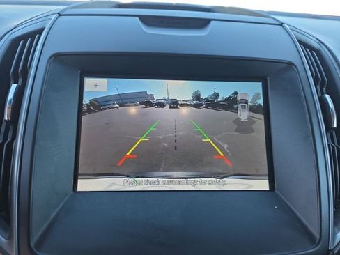 Used 2020 Ford Edge SE image 25
