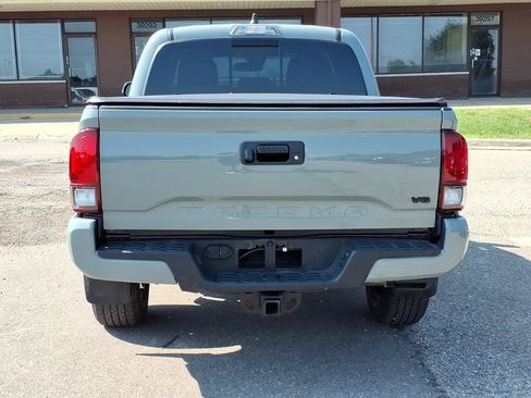 Used 2023 Toyota Tacoma TRD Sport AWD/4WD image 4