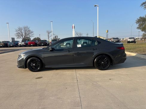 Certified 2025 Toyota Camry SE w/ Convenience Package image 2