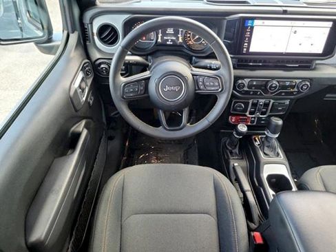 Used 2024 Jeep Gladiator Sport AWD/4WD image 12
