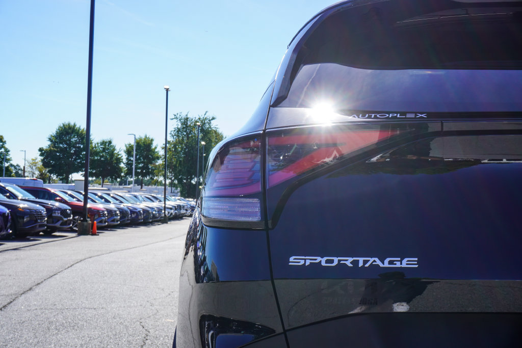 Used 2024 Kia Sportage EX FWD image 29