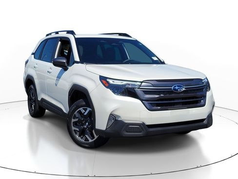 Used 2025 Subaru Forester Premium AWD/4WD image 2