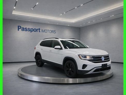 Used 2024 Volkswagen Atlas SE AWD/4WD image 3