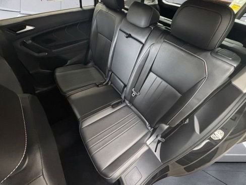 Used 2022 Volkswagen Tiguan SE image 19