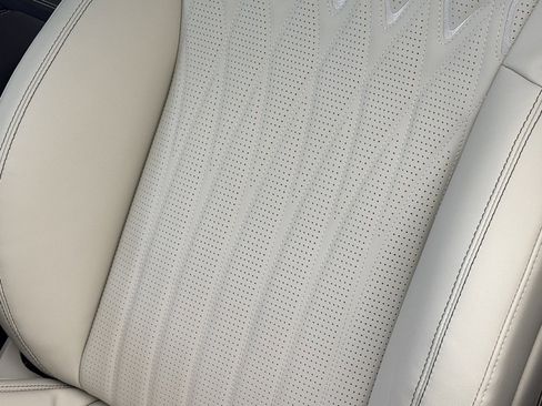 New 2026 Bentley Flying Spur Azure image 7