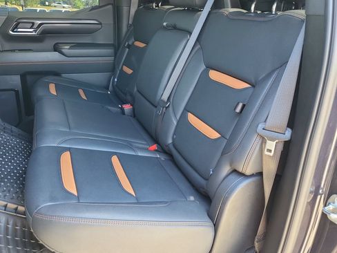 Used 2024 GMC Sierra 1500 AT4 w/ Technology Package AWD/4WD image 15