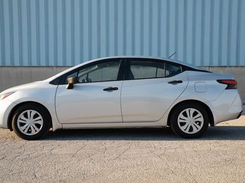 Used 2020 Nissan Versa S FWD image 6