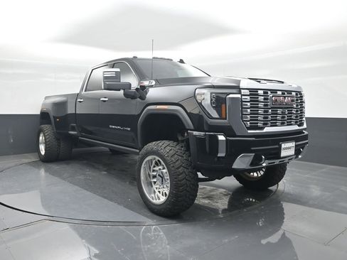 Used 2024 GMC Sierra 3500 Denali w/ Denali Reserve Package AWD/4WD image 8