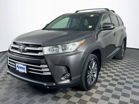 Used 2017 Toyota Highlander XLE AWD/4WD image 2