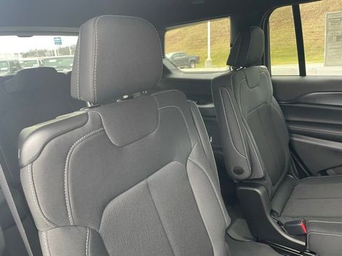 New 2025 Jeep Grand Cherokee L Laredo image 31