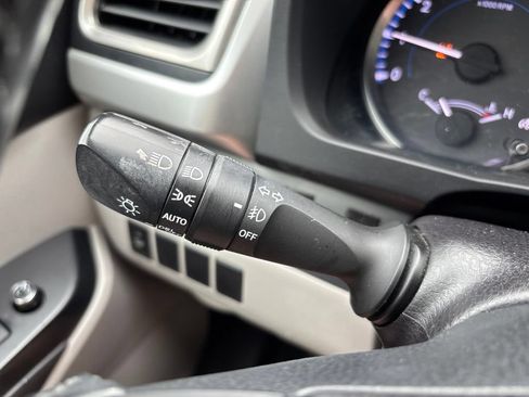 Used 2018 Toyota Highlander Plus AWD/4WD image 29