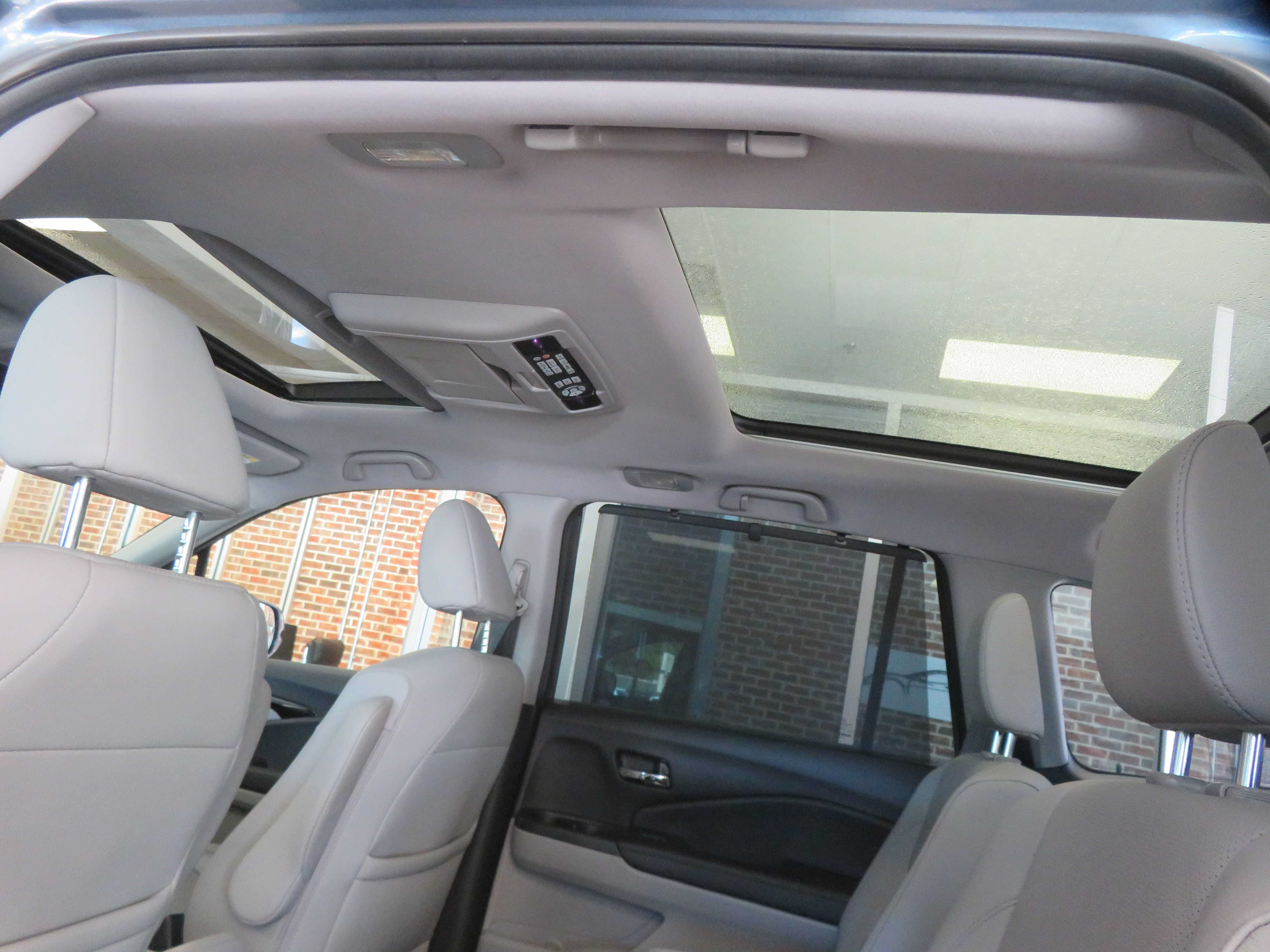 Used 2017 Honda Pilot Elite image 63