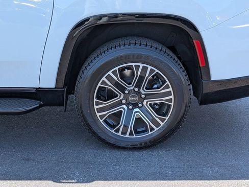 New 2026 Jeep Grand Wagoneer L 4WD image 9