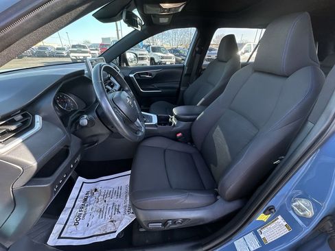 Used 2022 Toyota RAV4 SE w/ Convenience Package image 11