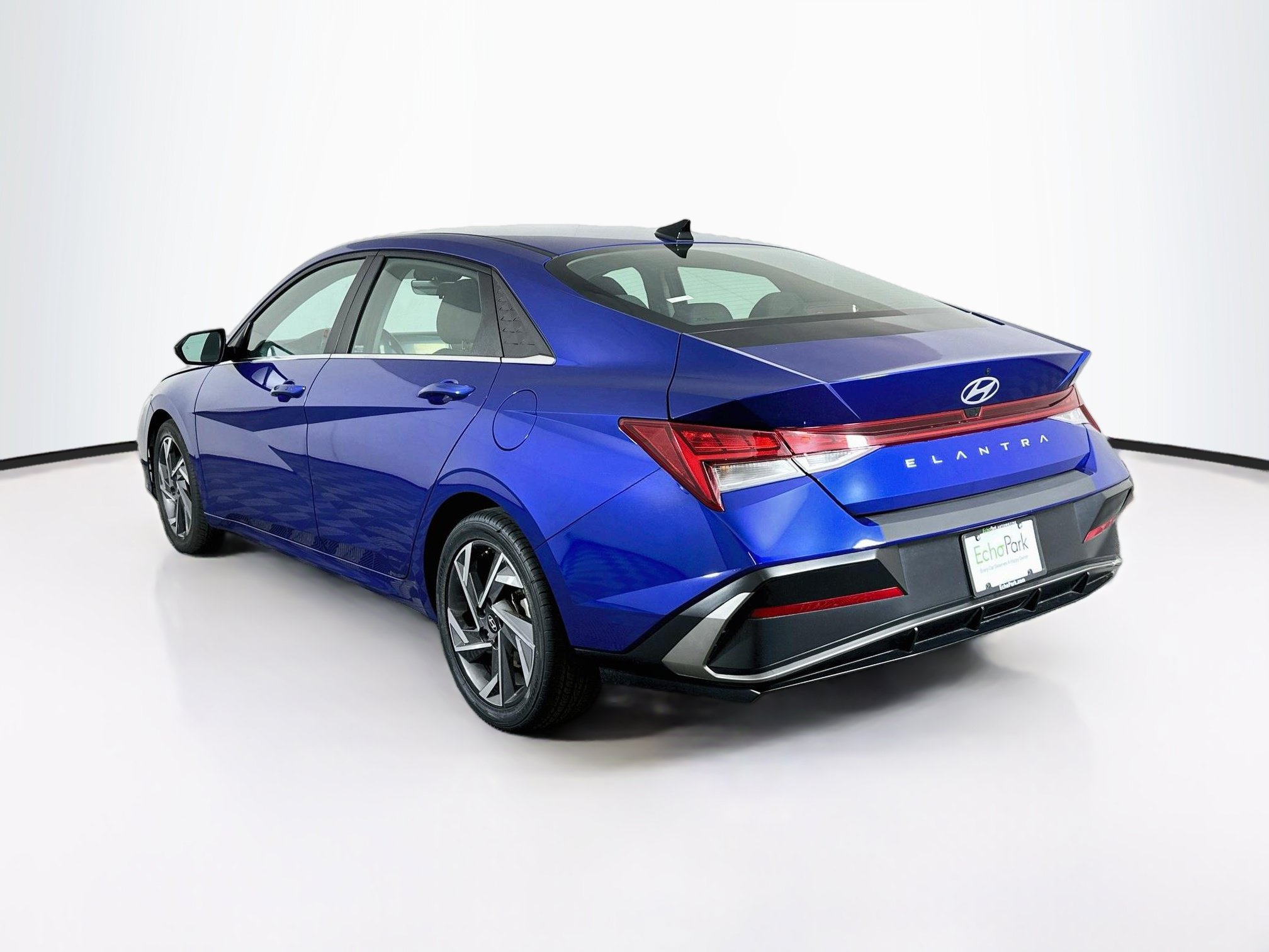 Used 2025 Hyundai Elantra SEL FWD image 5