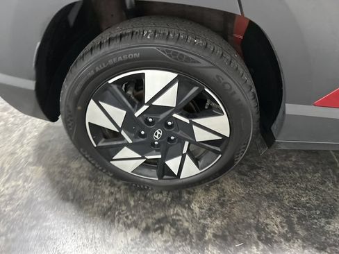 Used 2024 Hyundai Kona SEL FWD image 5