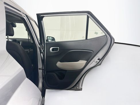 Used 2025 Hyundai Venue SEL FWD image 30