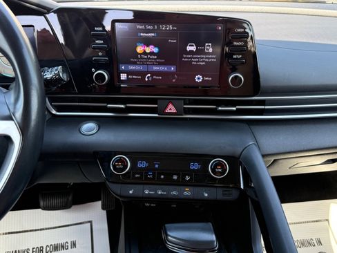 Used 2021 Hyundai Elantra SEL w/ Convenience + Premium Package image 11