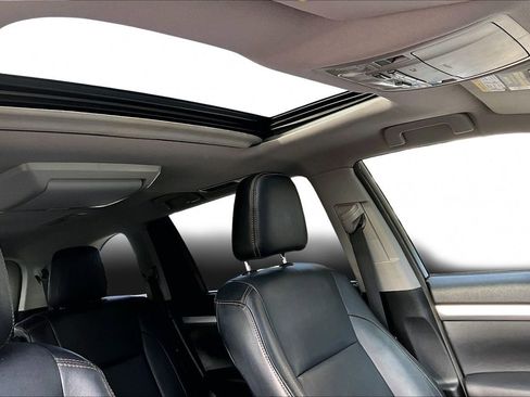 Used 2017 Toyota Highlander XLE image 27