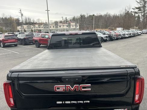 Used 2022 GMC Sierra 2500 AT4 w/ AT4 Premium Plus Package image 9