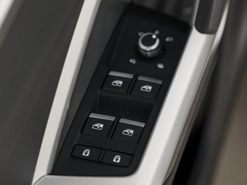 Certified 2025 Audi Q3 2.0T Premium w/ Convenience Package image 22