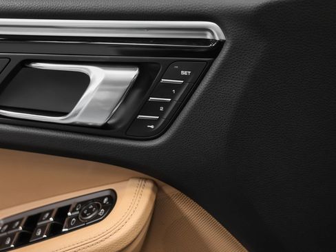 Certified 2021 Porsche Macan S image 30