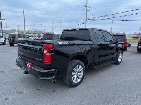 Used 2021 Chevrolet Silverado 1500 Custom image 3