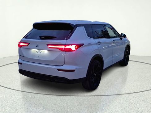 Used 2022 Mitsubishi Outlander SE FWD image 6