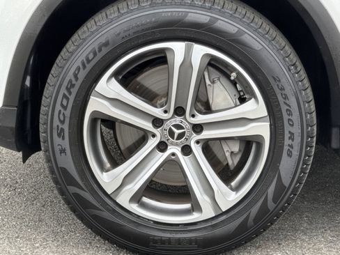 Used 2022 Mercedes-Benz GLC 300 4MATIC image 11