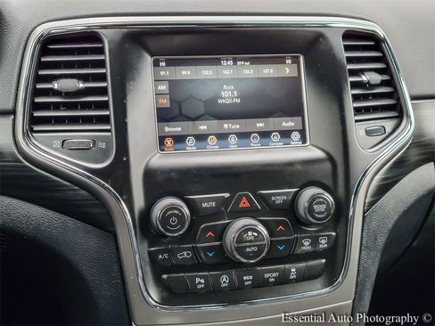 Used 2020 Jeep Grand Cherokee Laredo image 19