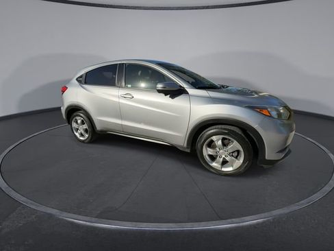 Used 2017 Honda HR-V EX image 9