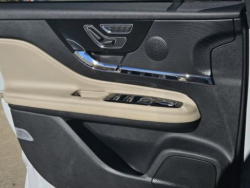 New 2026 Lincoln Corsair Premiere image 19