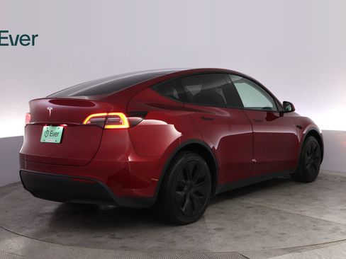 Used 2025 Tesla Model Y Long Range RWD image 3