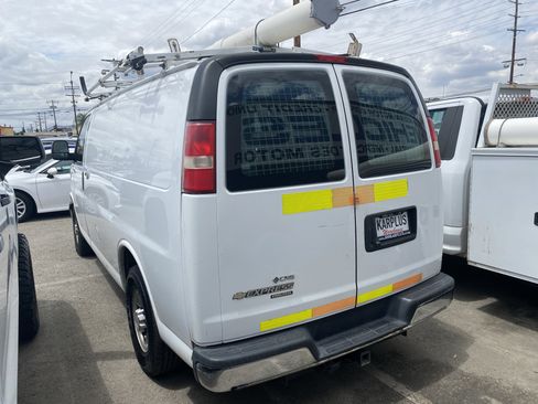 Used 2014 Chevrolet Express 2500 w/ Cold Climate Package RWD image 12