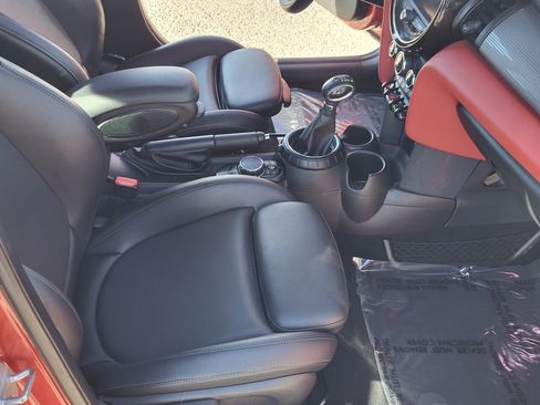 Used 2016 MINI Cooper 4-Door Hardtop image 22